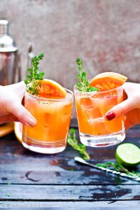 grapefruit-thyme-bourbon-smash-cocktail, bourbon coctails 