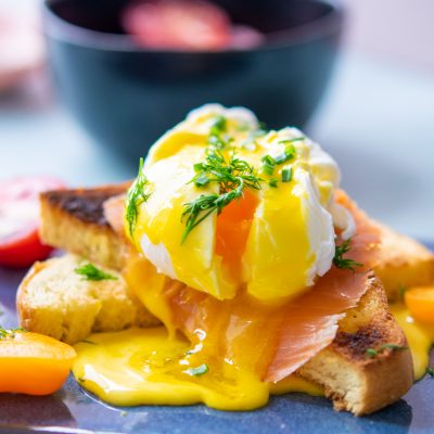 How to make eggs Benedict with cured salmon